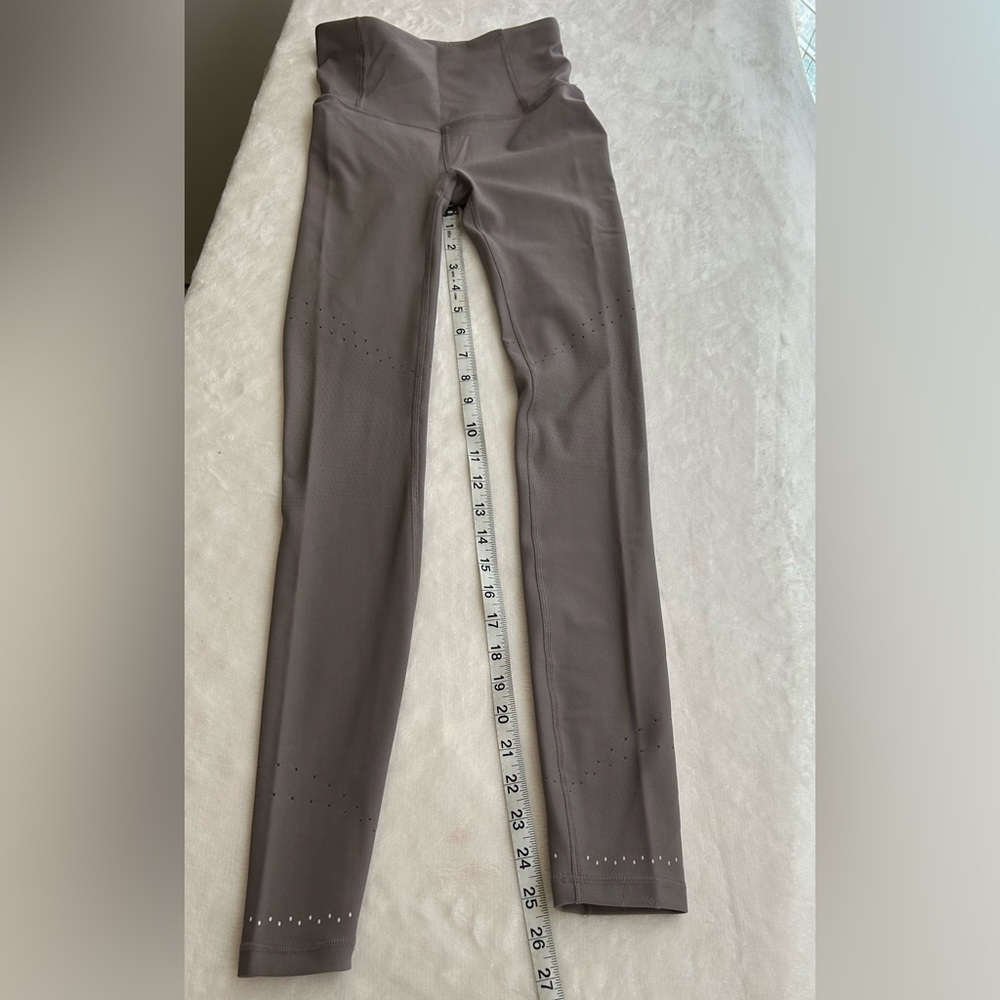 Swift speed Lululemon Leggings- Size 2- Gull Grey